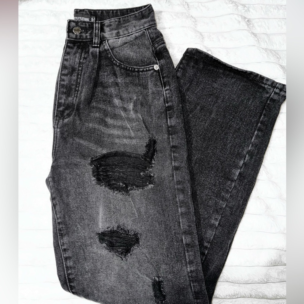 Pretty Little Thing Ripped Baggy Jean - Size 2